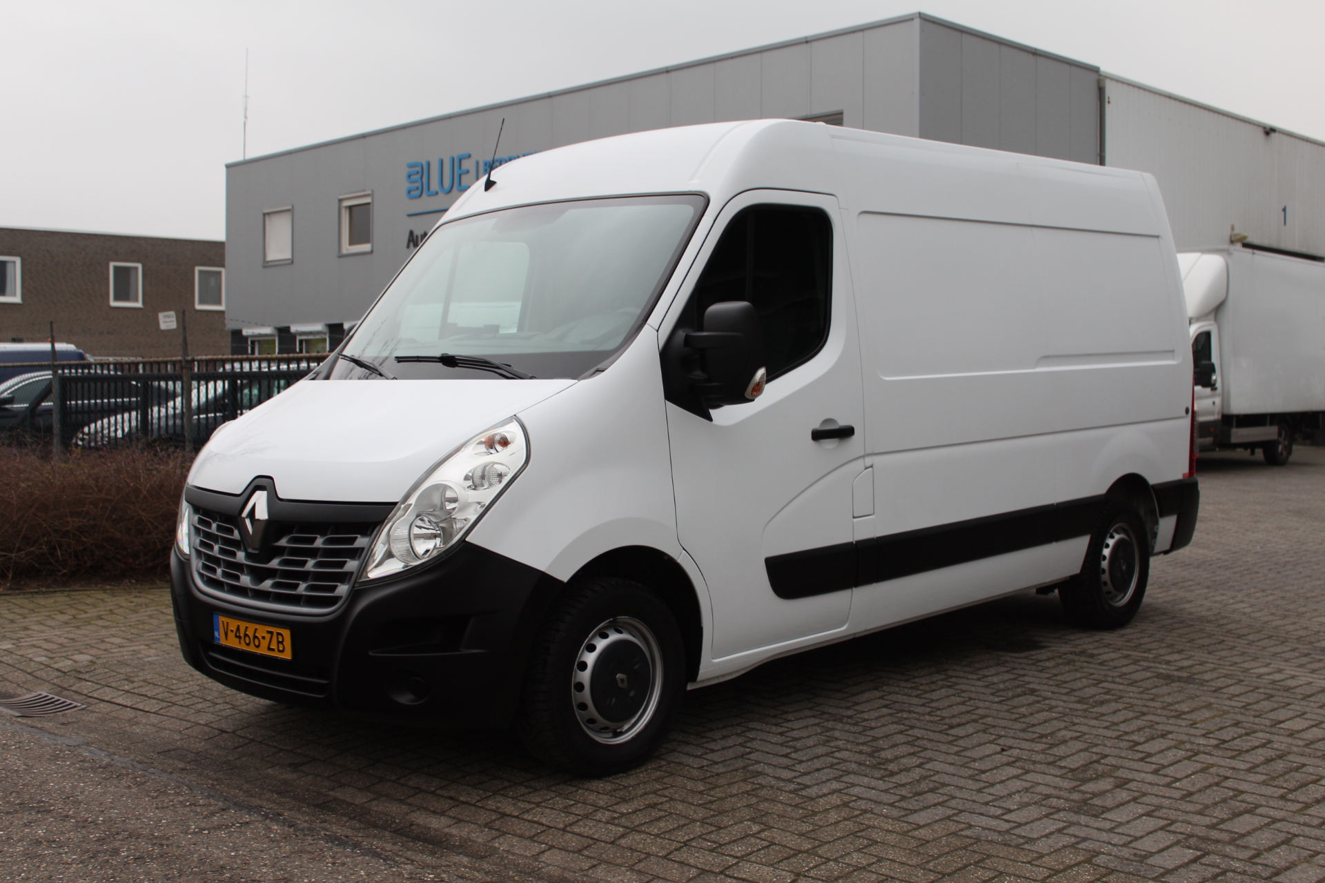 Renault Master T35 2.3 dCi 130PK Euro6 L2H2 ✓ 3-zits ✓ Sortimo werkplaats inrichting ✓ trekhaak 2,5T