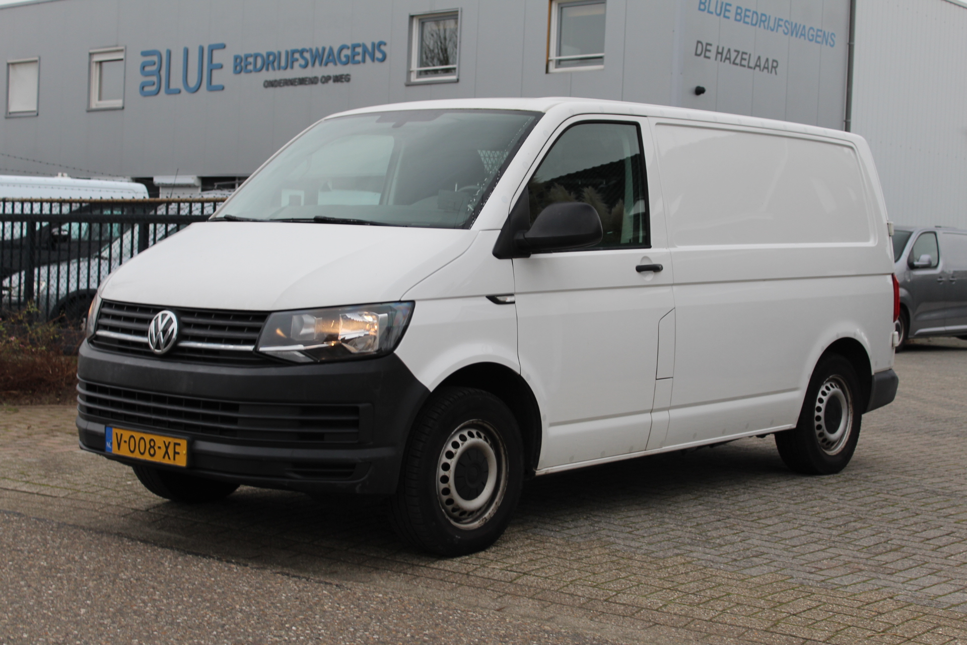 Volkswagen Transporter T6 2.0 TDI 102PK Euro6 L1 Comfortline ✓ Sortimo werkplaats inrichting ✓ Victron Energy stroomunit ✓ Standkachel