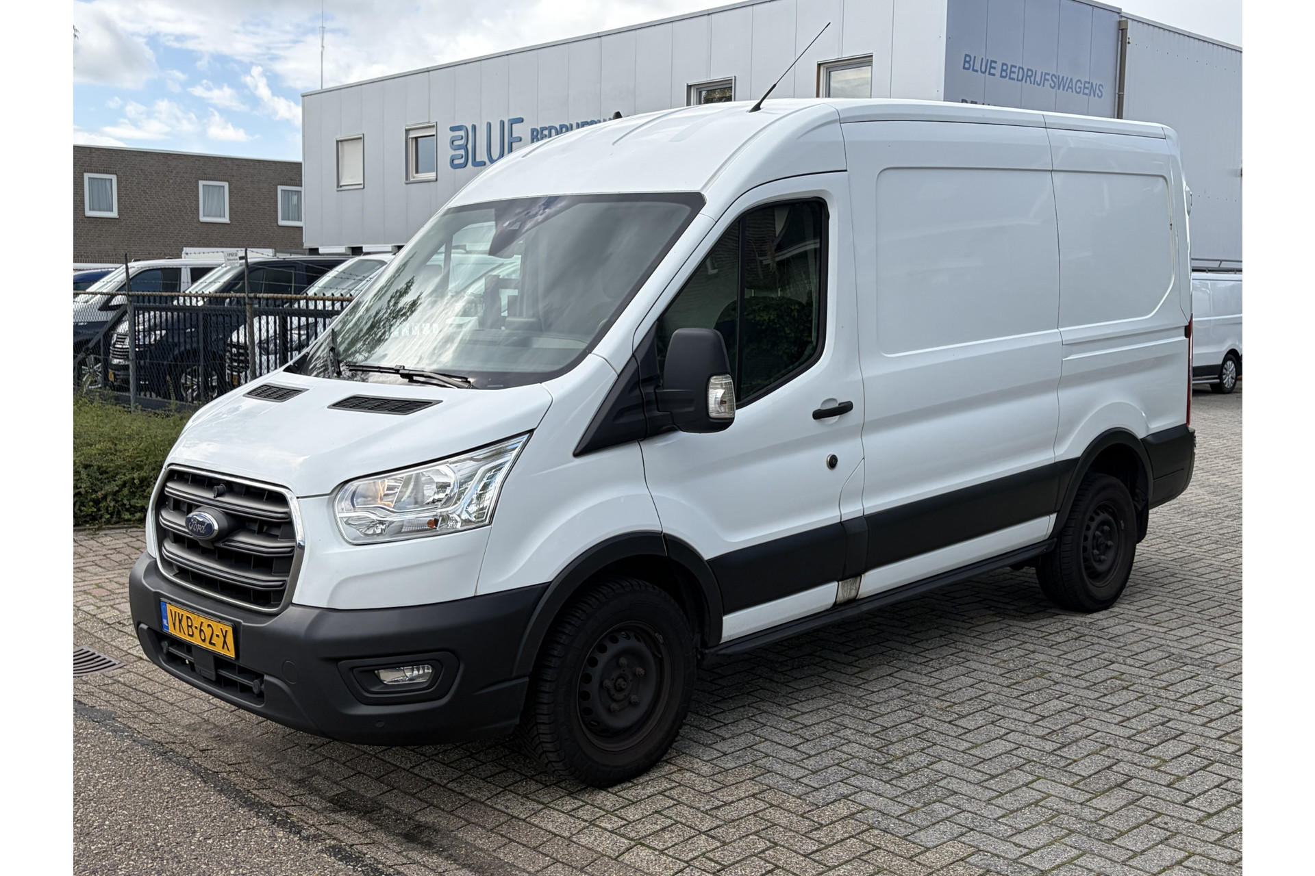 Ford Transit 350 2.0 TDCI 130PK Euro6 Automaat L2H2 Trend ✓ airco ✓ navigatie ✓ camera ✓ APK 04-2027