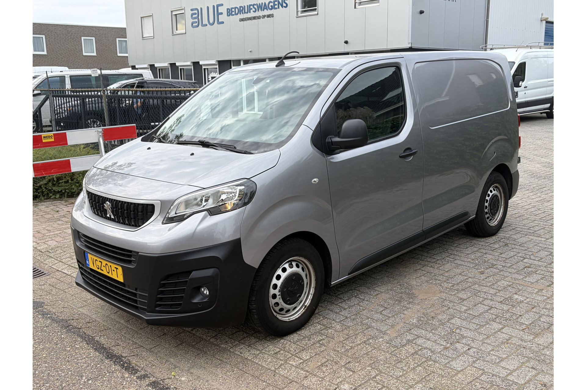 Peugeot Expert 2.0 BlueHDI 120PK Automaat Compact Premium -- Export only --